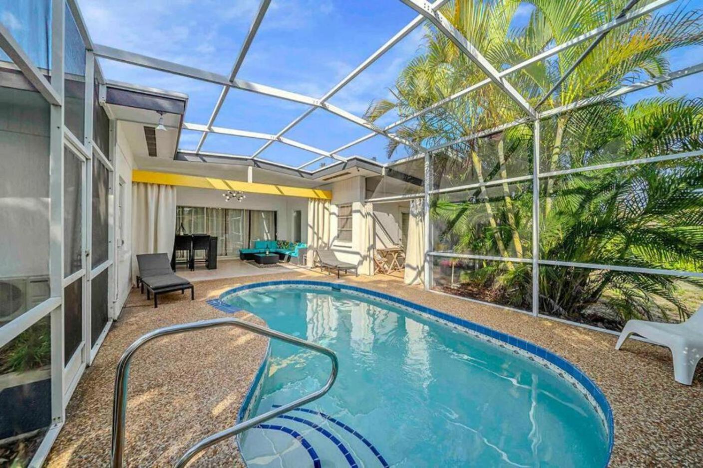 Fantastic Island House 1 Mile To The Beach With Heated Pool Sarasota Extérieur photo