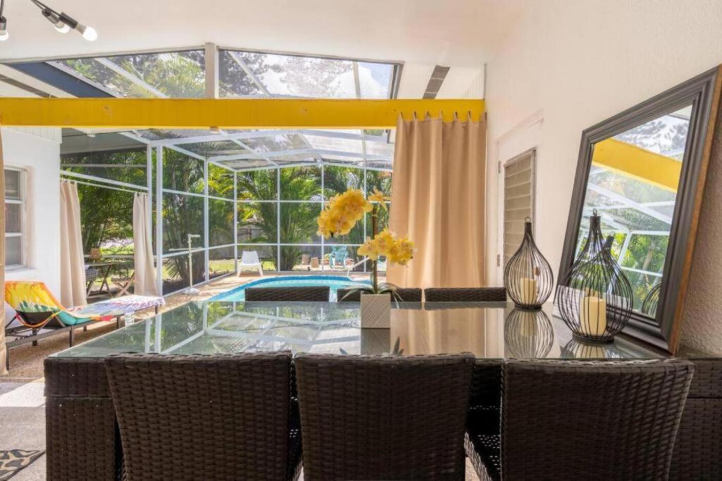 Fantastic Island House 1 Mile To The Beach With Heated Pool Sarasota Extérieur photo