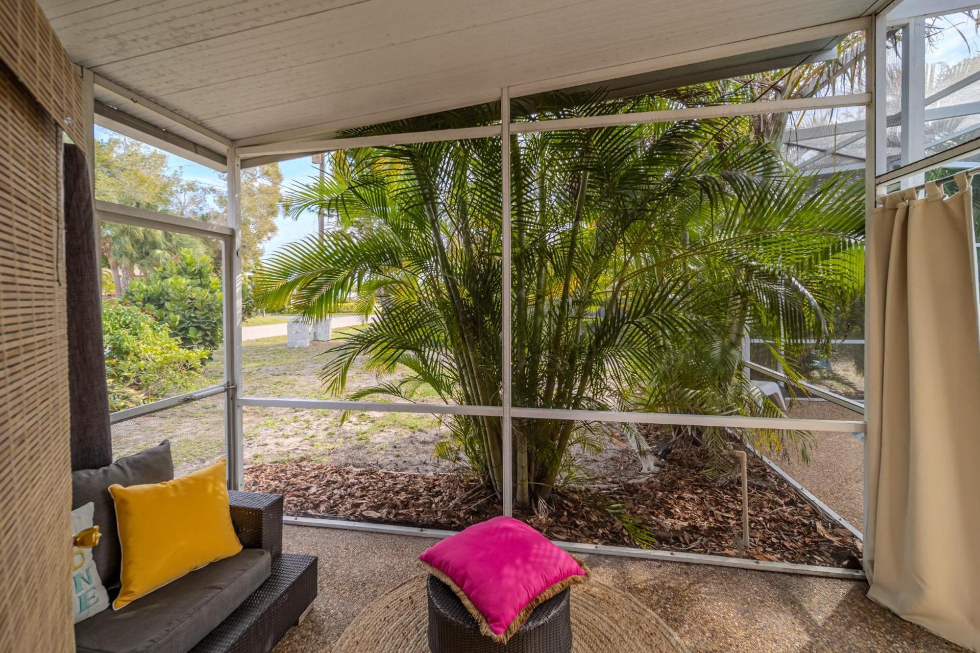 Fantastic Island House 1 Mile To The Beach With Heated Pool Sarasota Extérieur photo